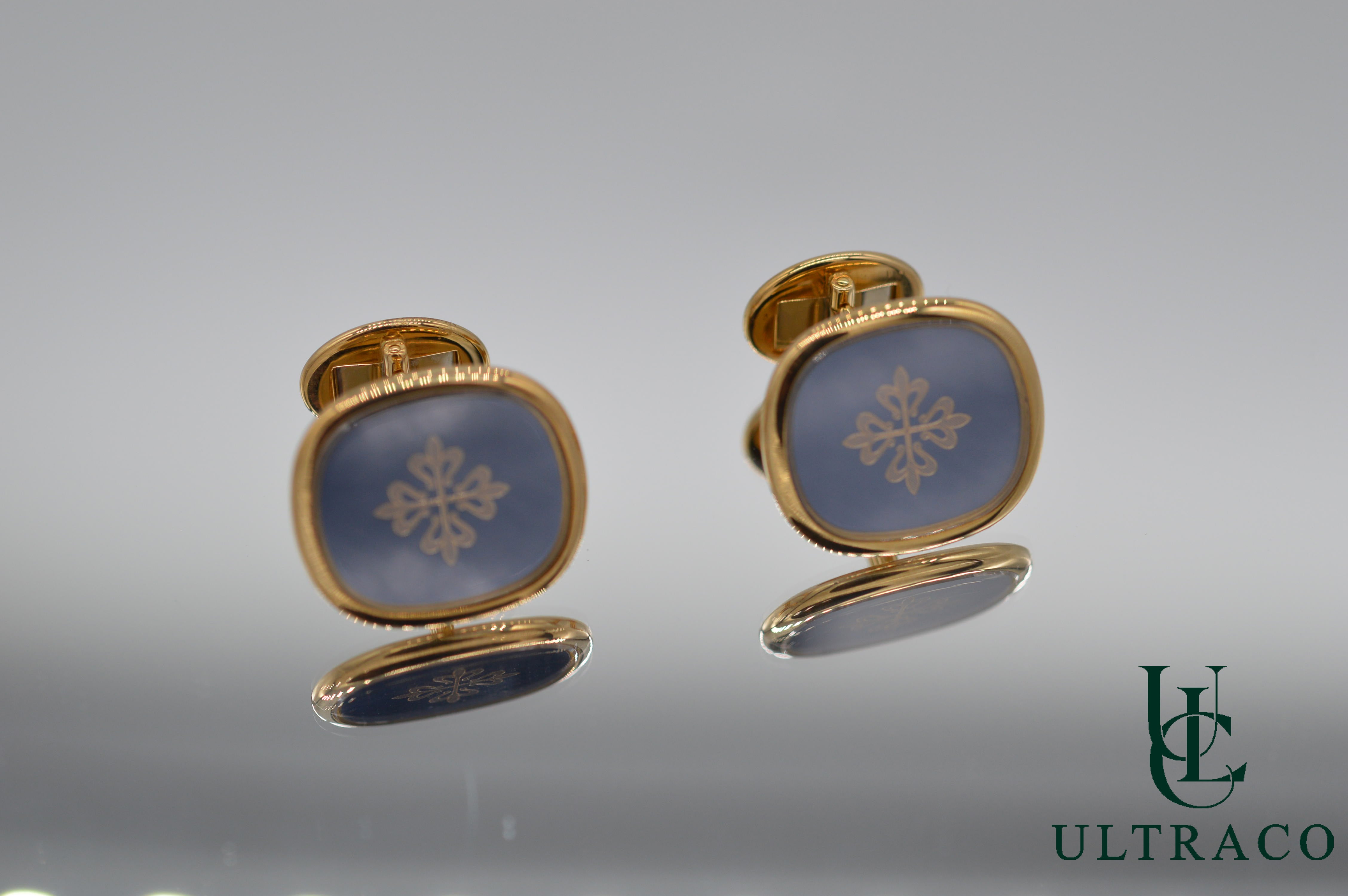Boutons de manchette Patek Philippe Calatrava grand modèle en émail bleu et or jaune 18 carats