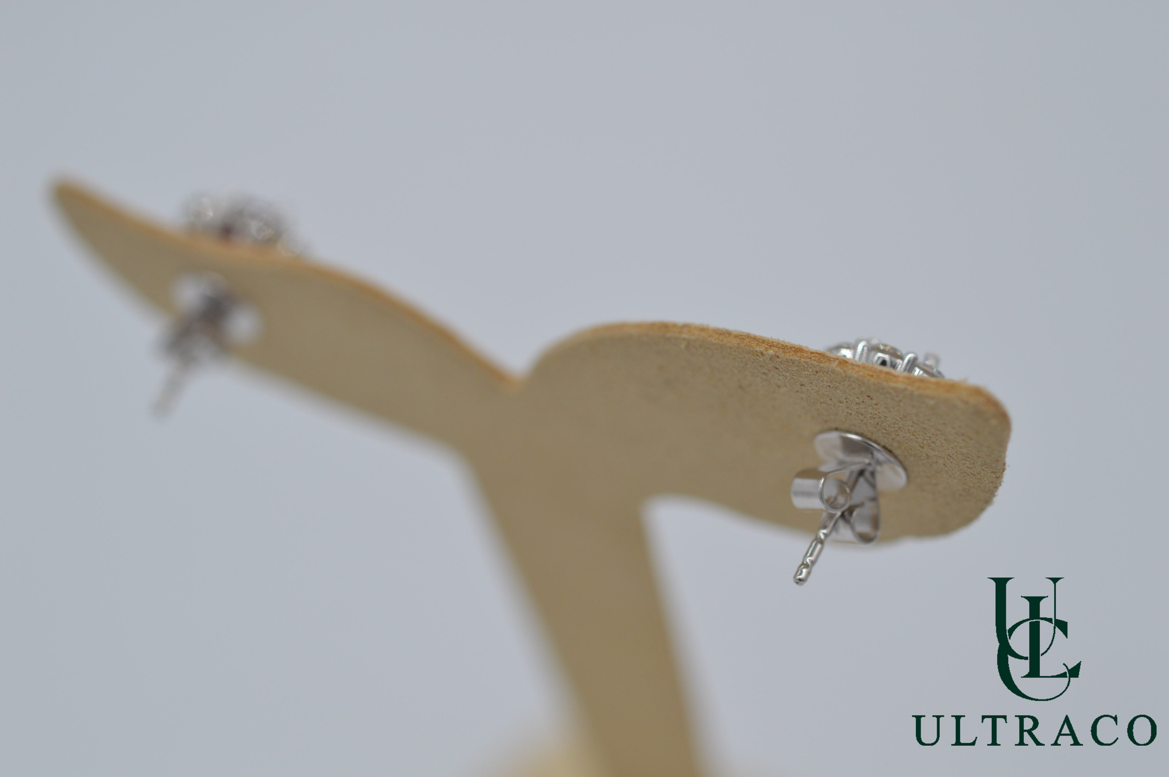 Boucles d'oreilles rubis de sang de pigeon de Birmanie avec diamants en or blanc 18 carats