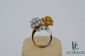 White & Yellow Diamonds Moving Flower Patern In 18K Gold Ring
