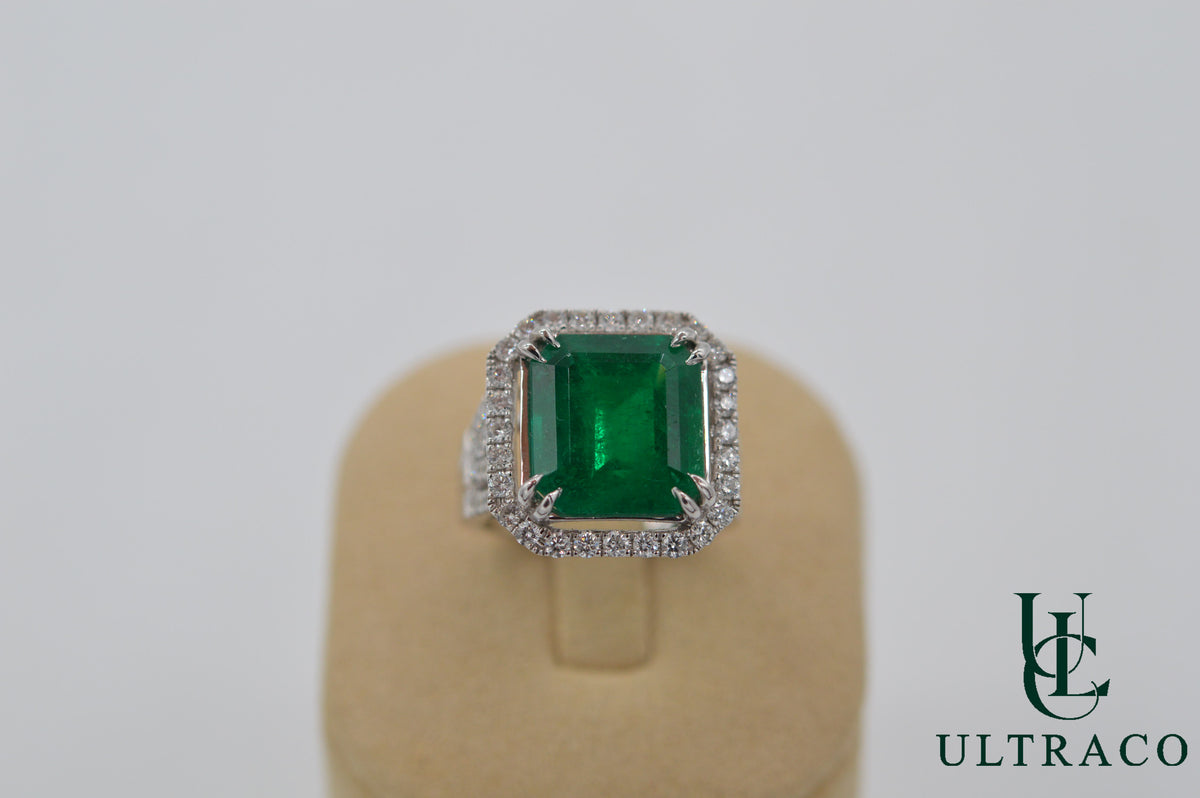 Colombian Emerald With Diamonds Set In 18K White Gold