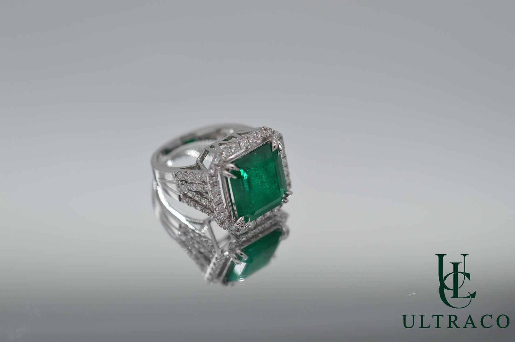 Colombian Emerald With Diamonds Set In 18K White Gold