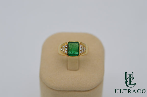 Emerald & Diamonds In 18K Yellow Gold Ring