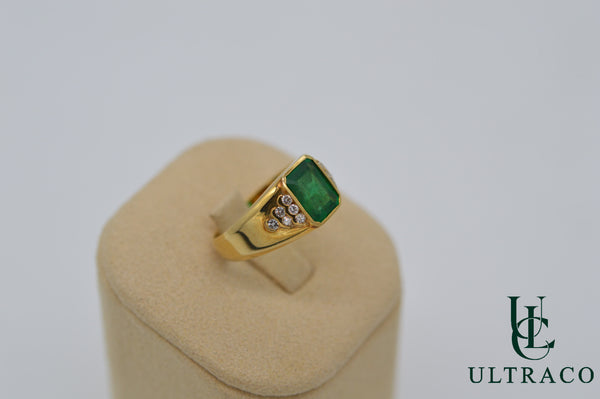 Emerald & Diamonds In 18K Yellow Gold Ring