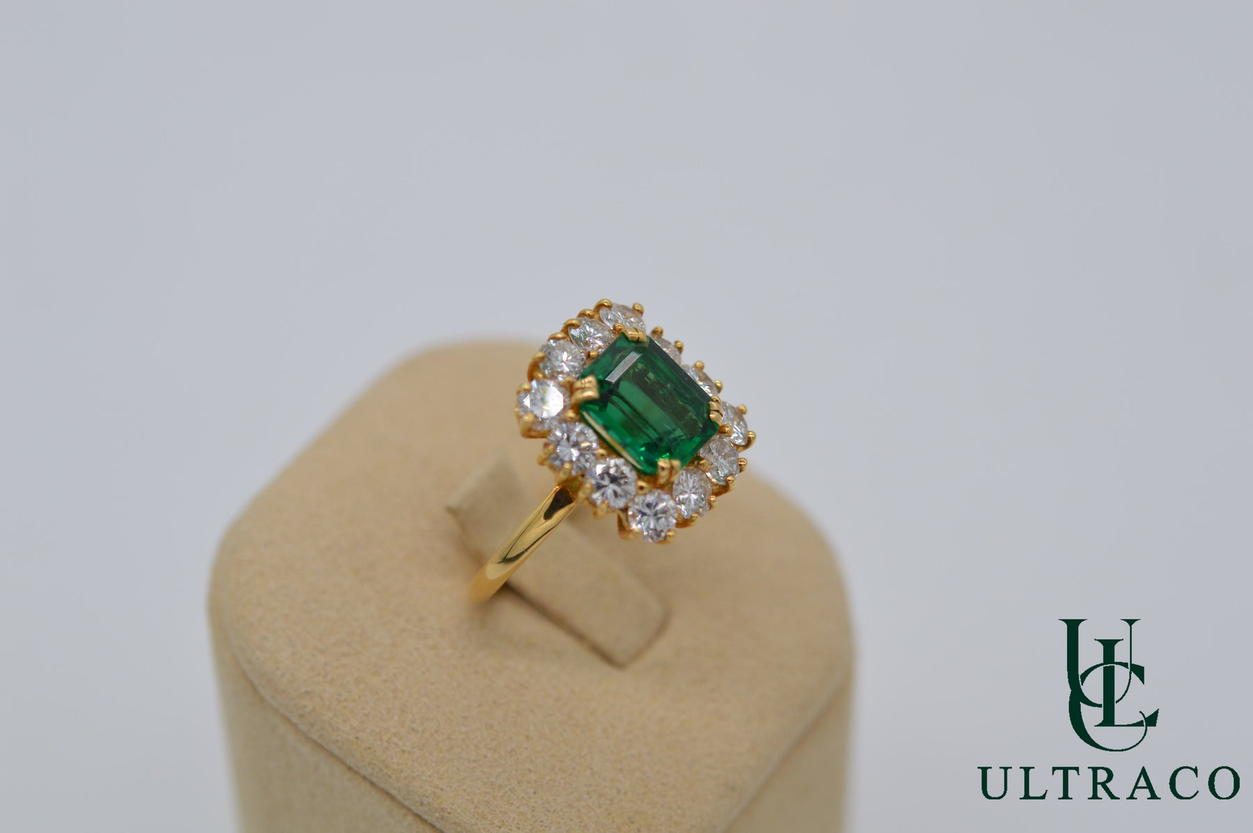 Zambian Emerald With Diamond Set In 18K Yellow Gold