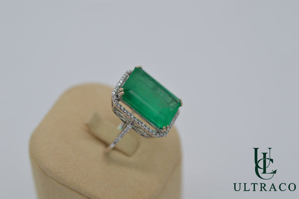 Colombian Emerald With Diamond Set In 18K White Gold