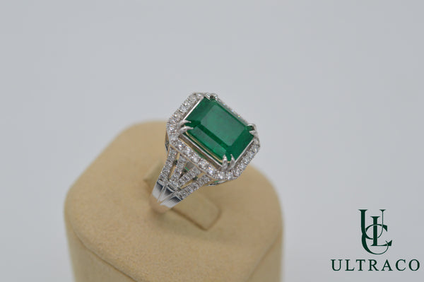 Colombian Emerald With Diamonds Set In 18K White Gold